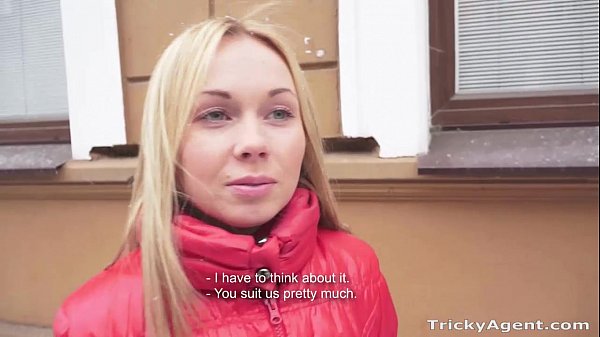 Немолодой агент порно кастинга пригласил с улицы на пробы русскую блондинку и выебал ее на камеру
